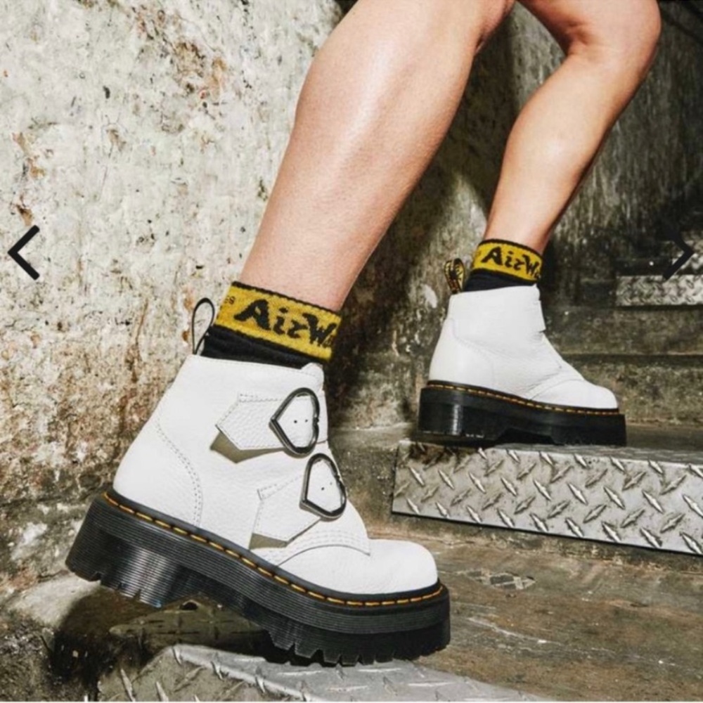 Dr.Martens Devon Heart Leather Platform Boots